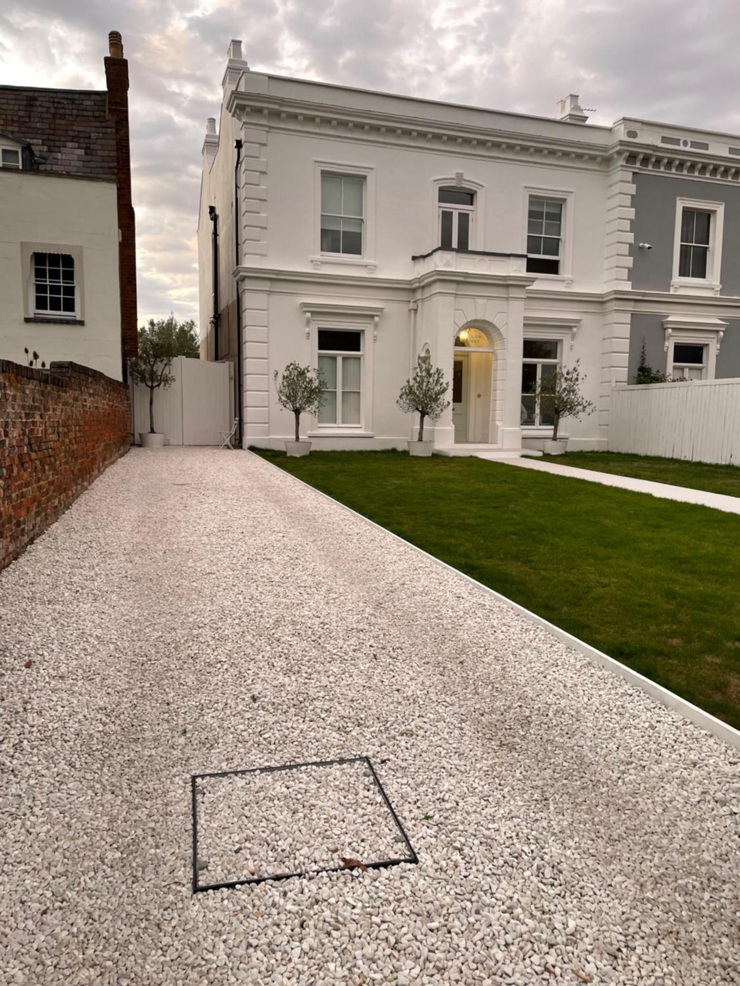 Willow House, Georgian Property In Shepperton Exterior photo