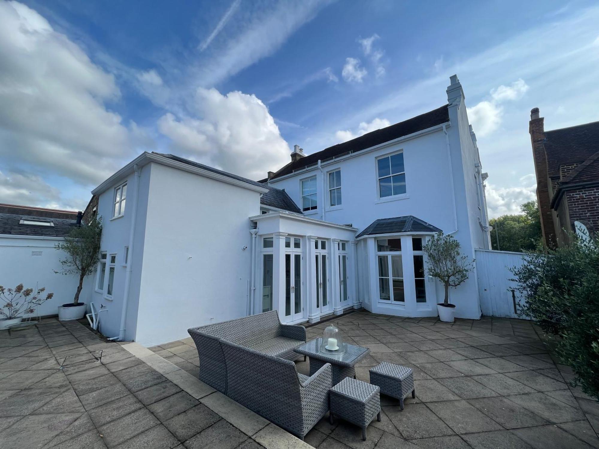 Willow House, Georgian Property In Shepperton Exterior photo